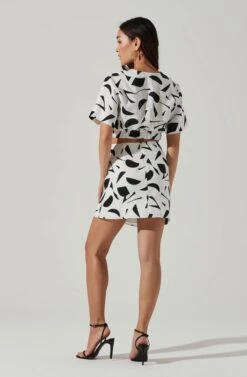 Nirina Abstract Print Mini Skirt -Outlet Cozi Luxe Store ACS9087 BLACKABSTRACT 1