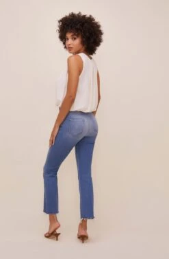 Georgina Sleeveless V Neck Top 11 Georgina Sleeveless V Neck Top -Outlet Cozi Luxe Store ACT16608 IVORY 61