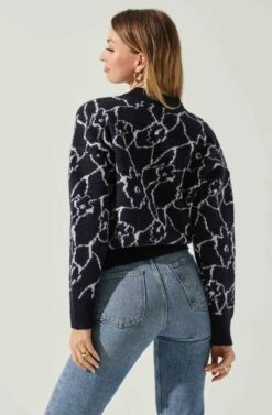 Saira Abstract Floral Sweater -Outlet Cozi Luxe Store ACT17330L NAVYCREAM 5