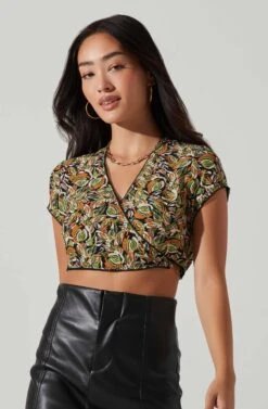 Sayla V-Neck Top -Outlet Cozi Luxe Store ACT17741 BLACKGREENMULTI 2 2eee6665 a424 4440 8ec9 8228e2de5160