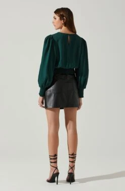 Wrenley Twist Front Puff Sleeve Top 36 Wrenley Twist Front Puff Sleeve Top -Outlet Cozi Luxe Store ACT17827 HUNTERGREEN 6