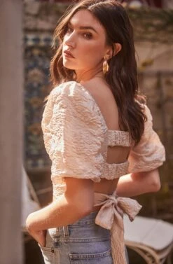 Tassia Jacquard Puff Sleeve Top -Outlet Cozi Luxe Store ASTR FALL22 0530