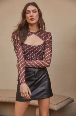 Demi Geometric Cutout Long Sleeve Top -Outlet Cozi Luxe Store ASTR FALL22 PT2 0919