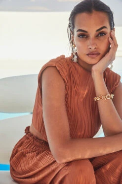 Cruise Pleated Padded Shoulder Crop Top -Outlet Cozi Luxe Store ASTR SPR22 PT1 1620