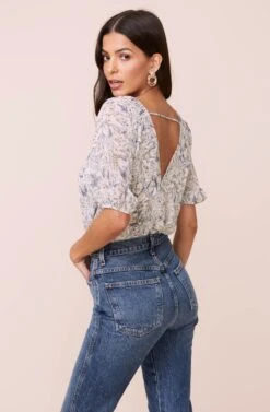 Double V Floral Surplice Bodysuit -Outlet Cozi Luxe Store AT16157 003 IVORYFLORAL 3 1351d66a be8c 4557 be60 2d9dfe0b6145