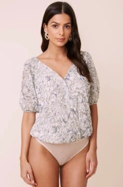 Double V Floral Surplice Bodysuit -Outlet Cozi Luxe Store AT16157 003 IVORYFLORAL 4 ce701a2b 69cd 499f a641 fb12af59fa1d