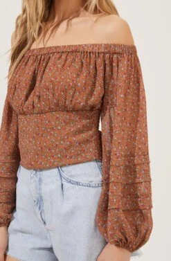 Off The Shoulder Cropped Volume Sleeve Top -Outlet Cozi Luxe Store AT16510 RUST MULTI DITSY 4
