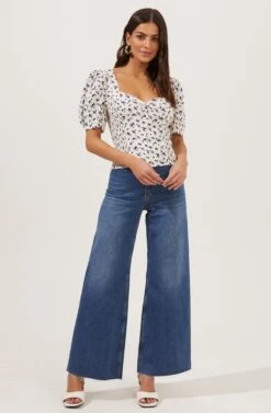 Short Sleeve Sweetheart Neck Top -Outlet Cozi Luxe Store AT16707 CREAM BLUEDITSY 1