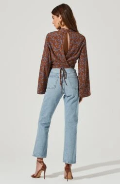 Long Sleeve Back Cutout Tie Waist Top -Outlet Cozi Luxe Store AT17082 BROWNBLUEFLORAL5 0288
